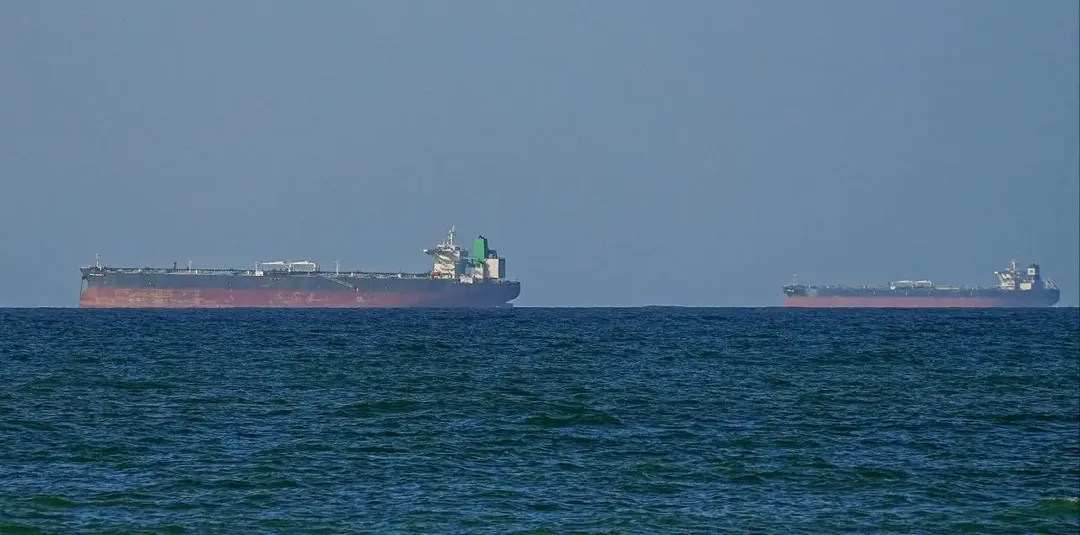 Hürmüz’de Gerilim Yeniden Tırmandı: İran Petrol Tankerini Vurdu