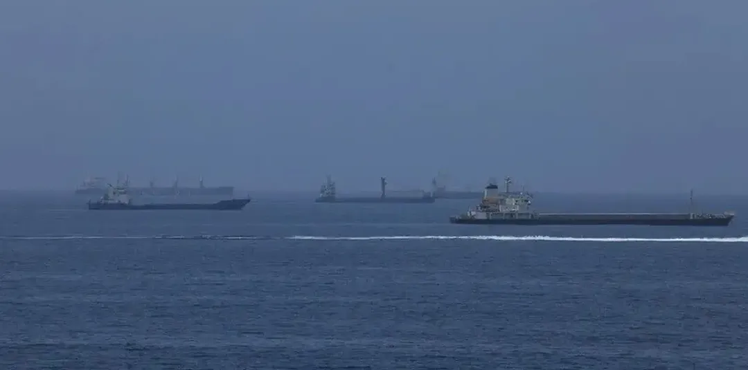 UKMTO duyurdu: Hürmüz Boğazı'ndan geçen bir tanker vuruldu