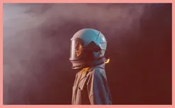Ay'a İlk Adım Atacak Kadın Astronot, Prada Marka Giyecek!