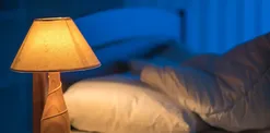 Uyuyamamanızın Nedeni Odanızdaki Işık Olabilir