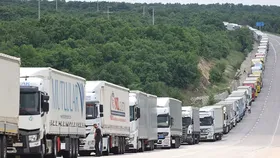 Bulgaristan'da Türkiye'ye Geçiş İçin 18 Kilometrelik Tır Kuyruğu