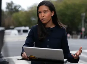 UN Juge Contraint Trump à Rétablir L’Accès à la Maison Blanche des Médias CNN, MS NOW et Politico