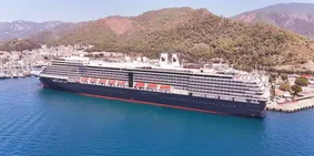 Hollanda bayraklı "Oosterdam" kruvaziyeri Marmaris Limanı'na demirledi