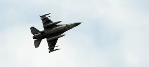 Almanya'da F-16 Savaş Uçağı Düştü