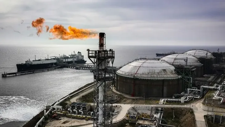 İran Basını: Petrol Yaptırımları Geçici Olarak Askıya Alınabilir