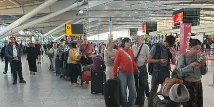 Air traffic control boss given a week to report after UK flight chaos cancels 2,000-plus flights