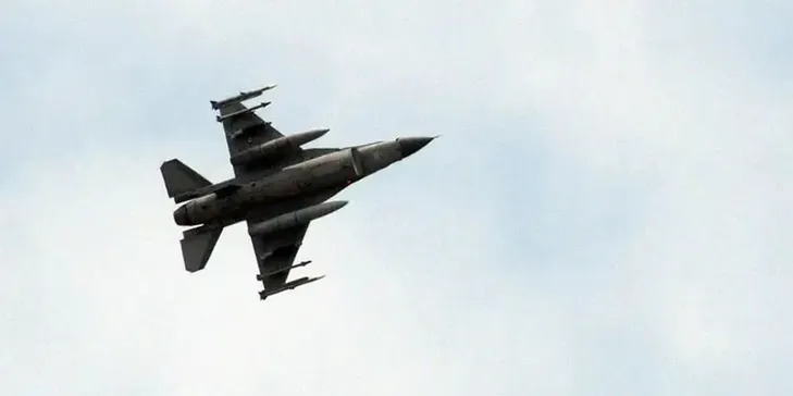 Almanya'da F-16 Savaş Uçağı Düştü