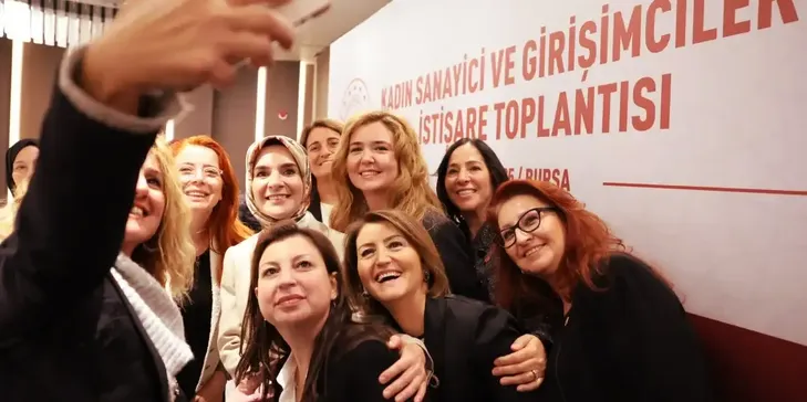 Bakan Göktaş, Bursa'da kadın sanayici ve girişimcilerle buluştu: Bakan Göktaş, Bursa'da kadın sanayici ve girişimcilerle buluştu: