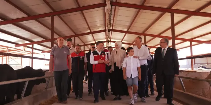 Bakan Yumaklı "Güçlü Besi Güçlü Üretim Projesi"ni açıkladı: Bakan Yumaklı "Güçlü Besi Güçlü Üretim Projesi"ni açıkladı:
