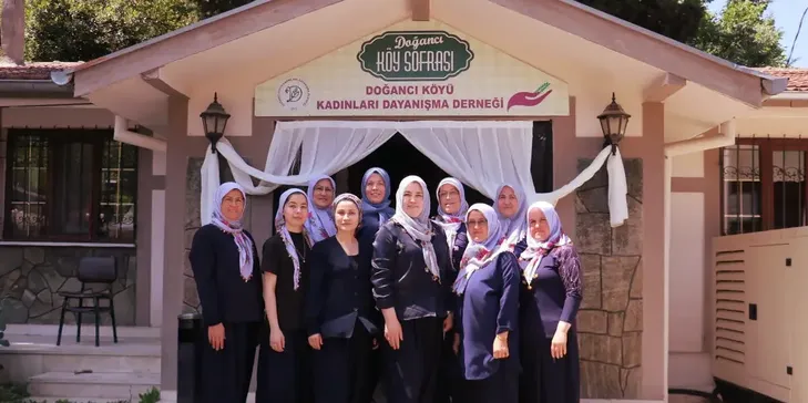 Bursa'da kadınlar el emeklerini kahvaltı salonunda gelire dönüştürdü Bursa'da kadınlar el emeklerini kahvaltı salonunda gelire dönüştürdü