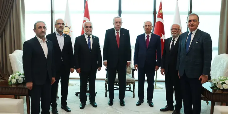 Cumhurbaşkanı Erdoğan, HÜDA PAR Genel Başkanı Yapıcıoğlu'nu kabul etti