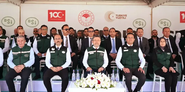 DSİ'nin makine parkının yeni araçları törenle teslim alındı DSİ'nin makine parkının yeni araçları törenle teslim alındı