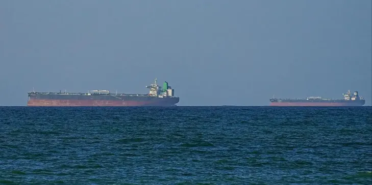 Hürmüz’de Gerilim Yeniden Tırmandı: İran Petrol Tankerini Vurdu