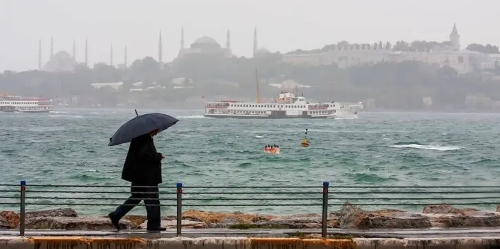İstanbul'da Hafta Sonu Hava Nasıl Olacak? AKOM’dan Sağanak Uyarısı