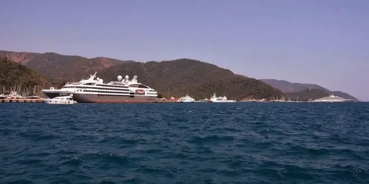 "L Austral" kruvaziyeriyle 200 üst düzey yönetici Marmaris'e geldi