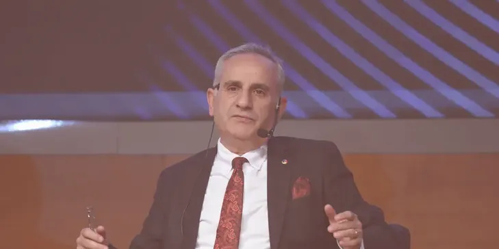 Sektör temsilcileri Yapay Zeka Zirvesi'nde buluştu Sektör temsilcileri Yapay Zeka Zirvesi'nde buluştu