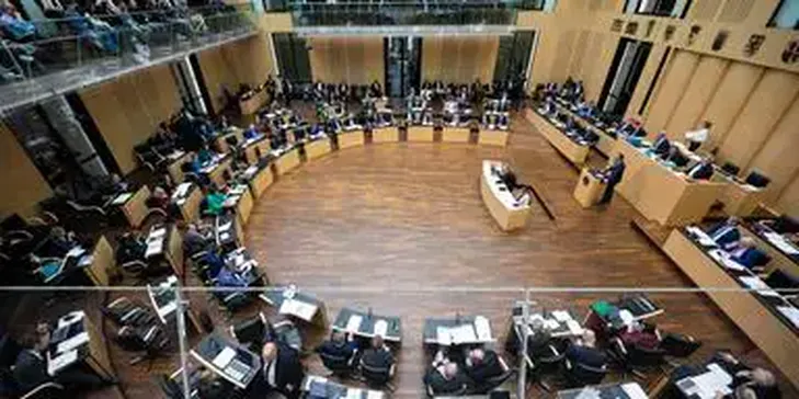Tankrabatt, Polizeiarbeit, Kindergeld: Was Sich Nun Ändert