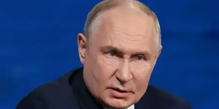 ‘the Choice Was Prison or Exile’: Journalists WHO Fled Russia Publish Grim Portrait of Putin