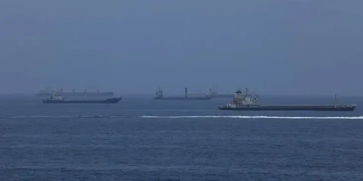 UKMTO duyurdu: Hürmüz Boğazı'ndan geçen bir tanker vuruldu