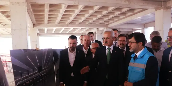 Ulaştırma ve Altyapı Bakanı Uraloğlu, Yozgat Havalimanı inşaatını inceledi: Ulaştırma ve Altyapı Bakanı Uraloğlu, Yozgat Havalimanı inşaatını inceledi: