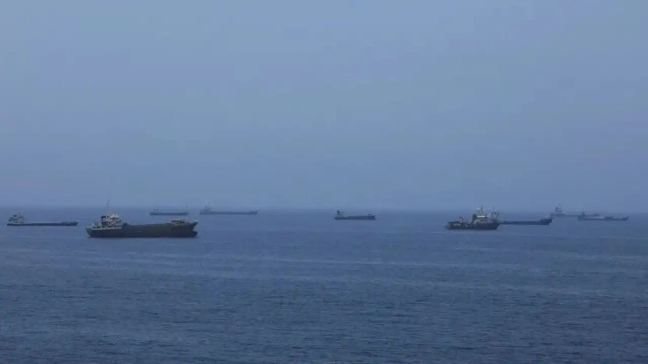 Hürmüz Boğazı'nda Gizli Koridor İddiası: Her Gece Onlarca Tanker Geçiriliyor