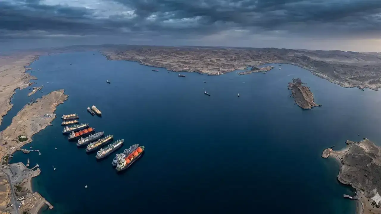 Hürmüz Boğazı’nda Sevkiyatlar Düştü, Yüzlerce Tanker Boğaz'da Bekliyor