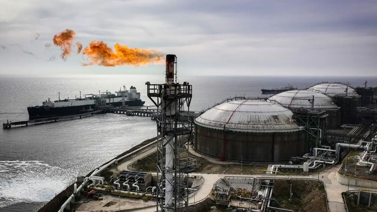 İran Basını: Petrol Yaptırımları Geçici Olarak Askıya Alınabilir