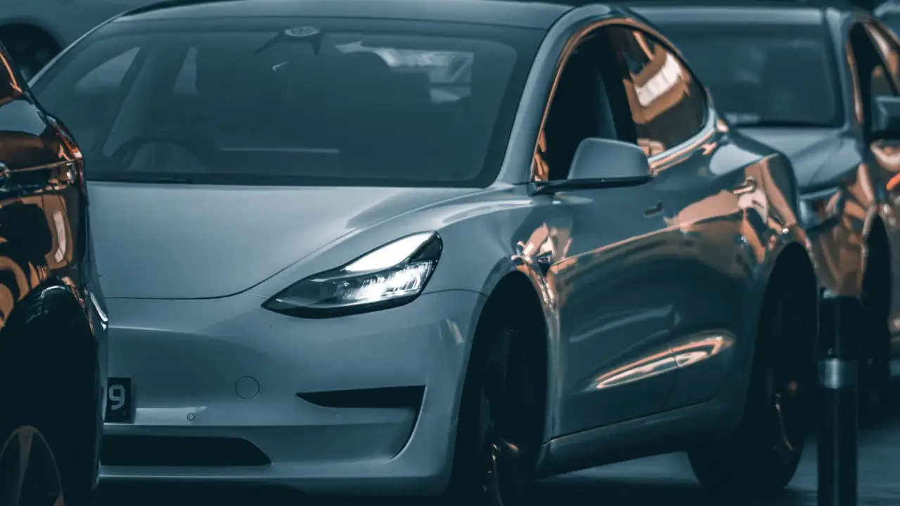 Tesla Dahil 4 Milyon Araç Geri Çağrıldı: Çin Gözde Tasarımı Yasaklıyor