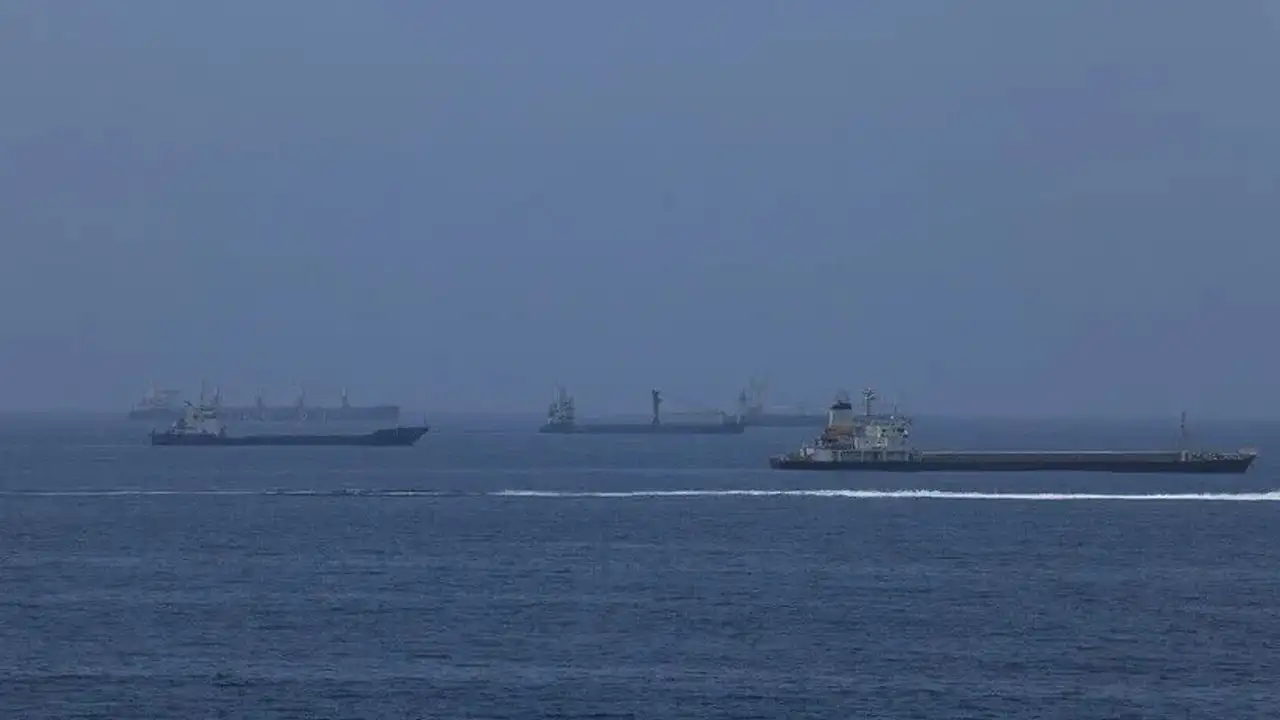 UKMTO Duyurdu: Hürmüz Boğazı'ndan Geçen Bir Tanker Vuruldu