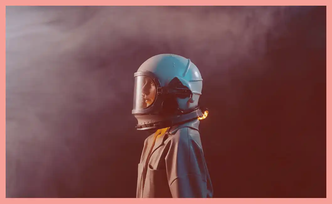 Ay'a İlk Adım Atacak Kadın Astronot, Prada Marka Giyecek!