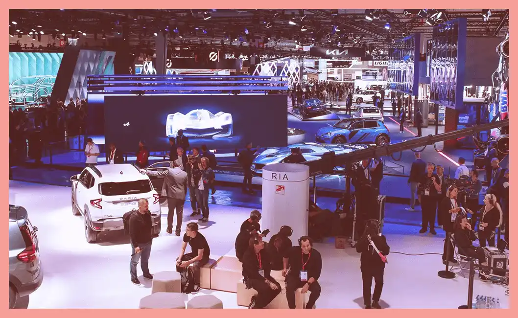Paris Otomobil Fuarı'nda Yerli ve Yabancı Markaların Yeni Modellerinine Büyük İlgi